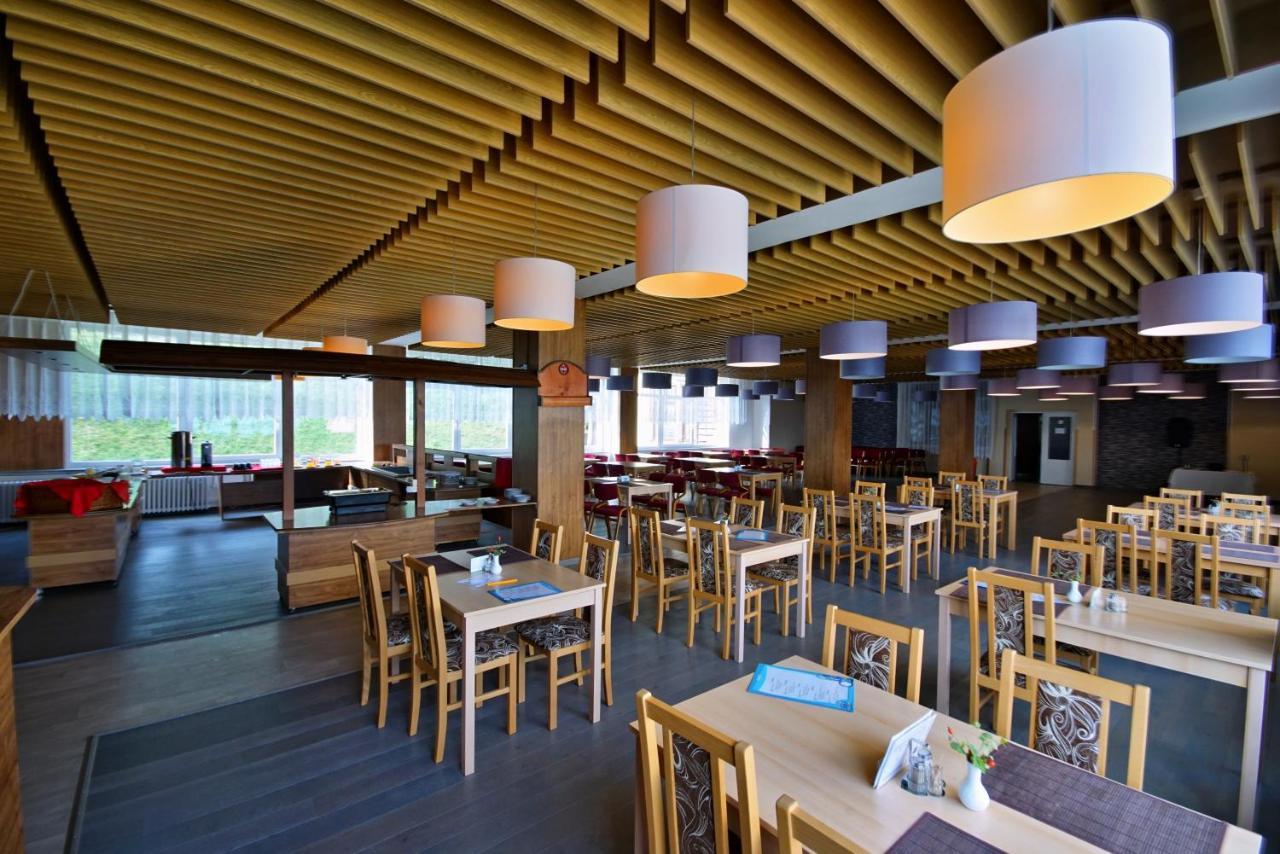 Horsky Hotel Jelenovska S Bazenem V Cene Valašské Klobouky エクステリア 写真