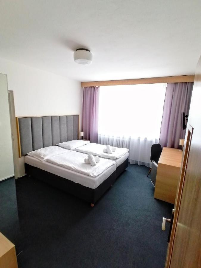 Horsky Hotel Jelenovska S Bazenem V Cene Valašské Klobouky エクステリア 写真