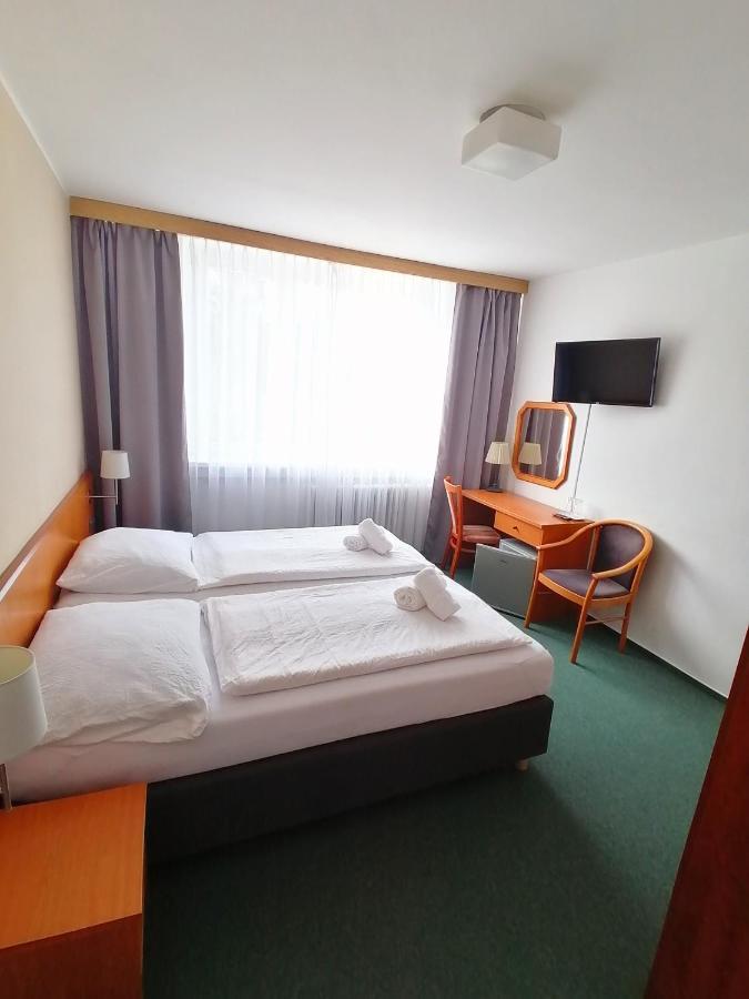 Horsky Hotel Jelenovska S Bazenem V Cene Valašské Klobouky エクステリア 写真