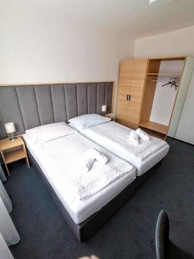 Horsky Hotel Jelenovska S Bazenem V Cene Valašské Klobouky エクステリア 写真