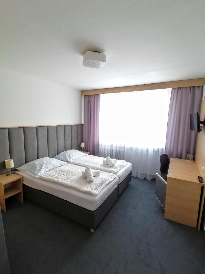 Horsky Hotel Jelenovska S Bazenem V Cene Valašské Klobouky エクステリア 写真