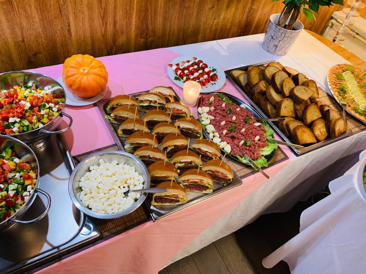 Horsky Hotel Jelenovska S Bazenem V Cene Valašské Klobouky エクステリア 写真