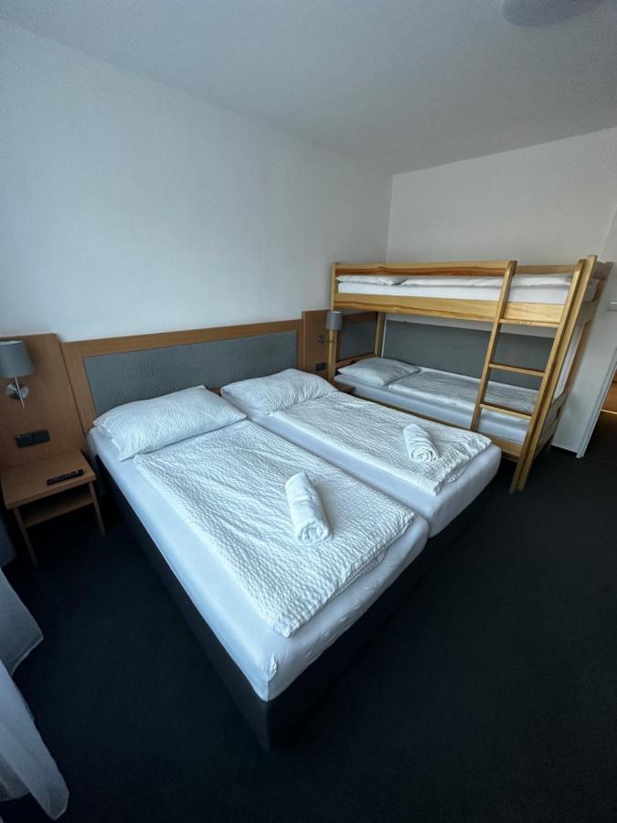 Horsky Hotel Jelenovska S Bazenem V Cene Valašské Klobouky エクステリア 写真