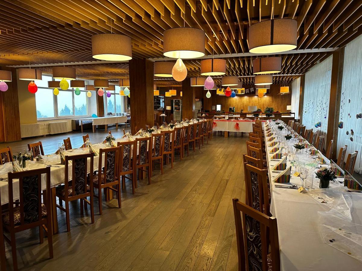 Horsky Hotel Jelenovska S Bazenem V Cene Valašské Klobouky エクステリア 写真
