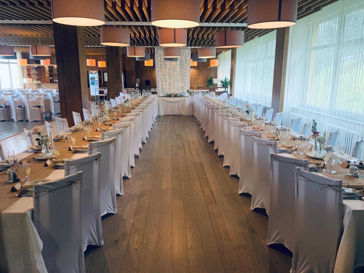 Horsky Hotel Jelenovska S Bazenem V Cene Valašské Klobouky エクステリア 写真