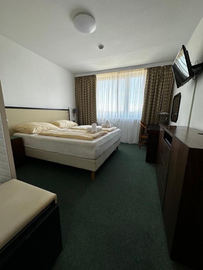 Horsky Hotel Jelenovska S Bazenem V Cene Valašské Klobouky エクステリア 写真