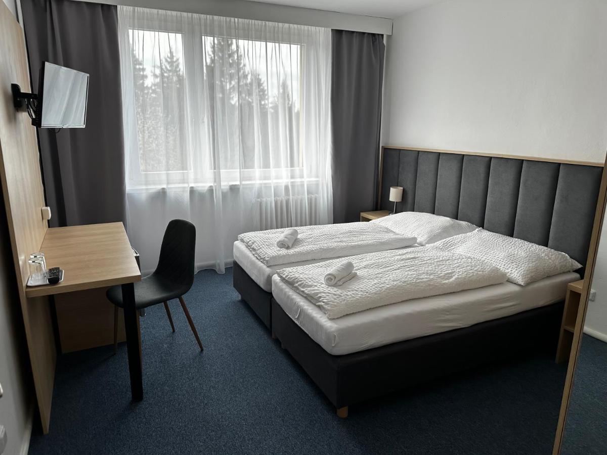 Horsky Hotel Jelenovska S Bazenem V Cene Valašské Klobouky エクステリア 写真