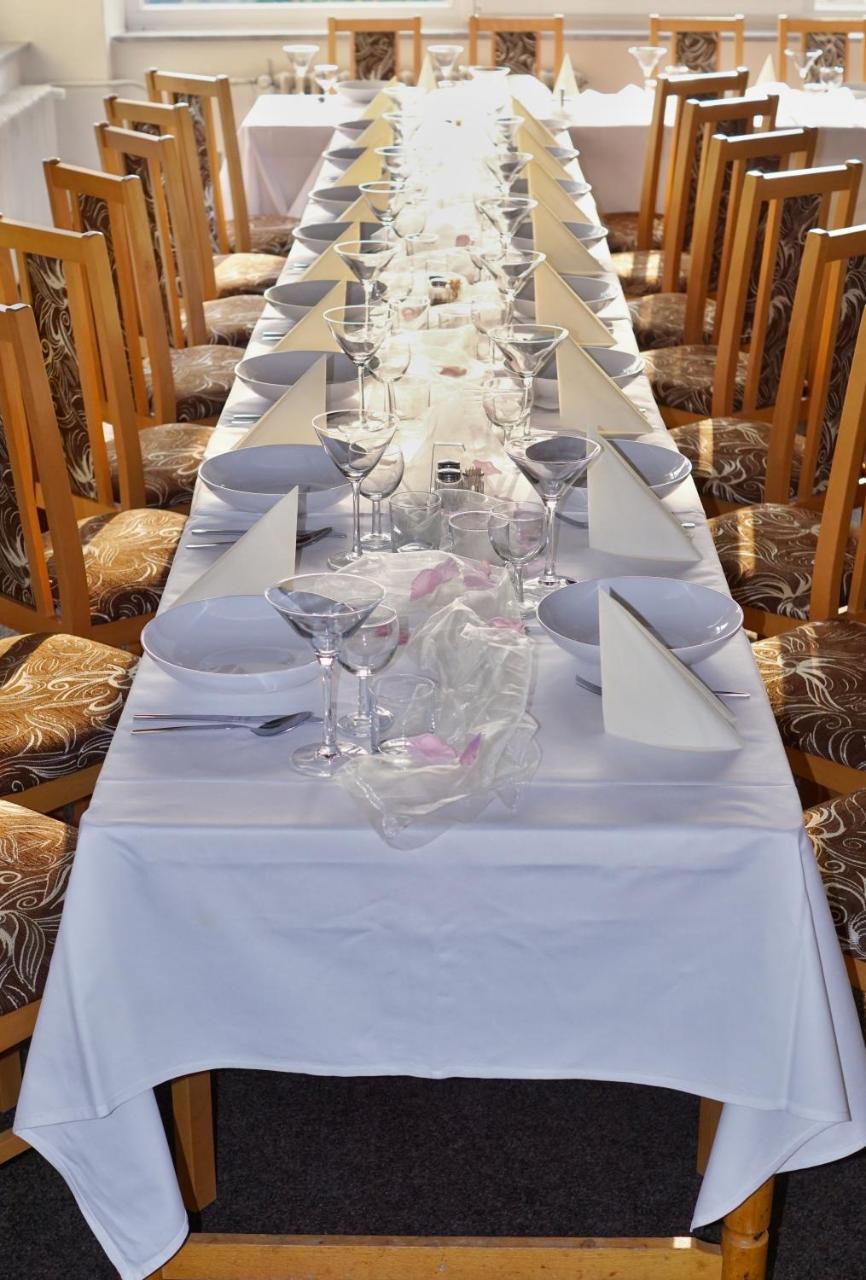 Horsky Hotel Jelenovska S Bazenem V Cene Valašské Klobouky エクステリア 写真