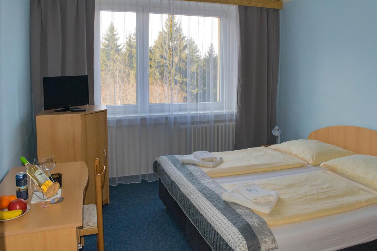 Horsky Hotel Jelenovska S Bazenem V Cene Valašské Klobouky エクステリア 写真