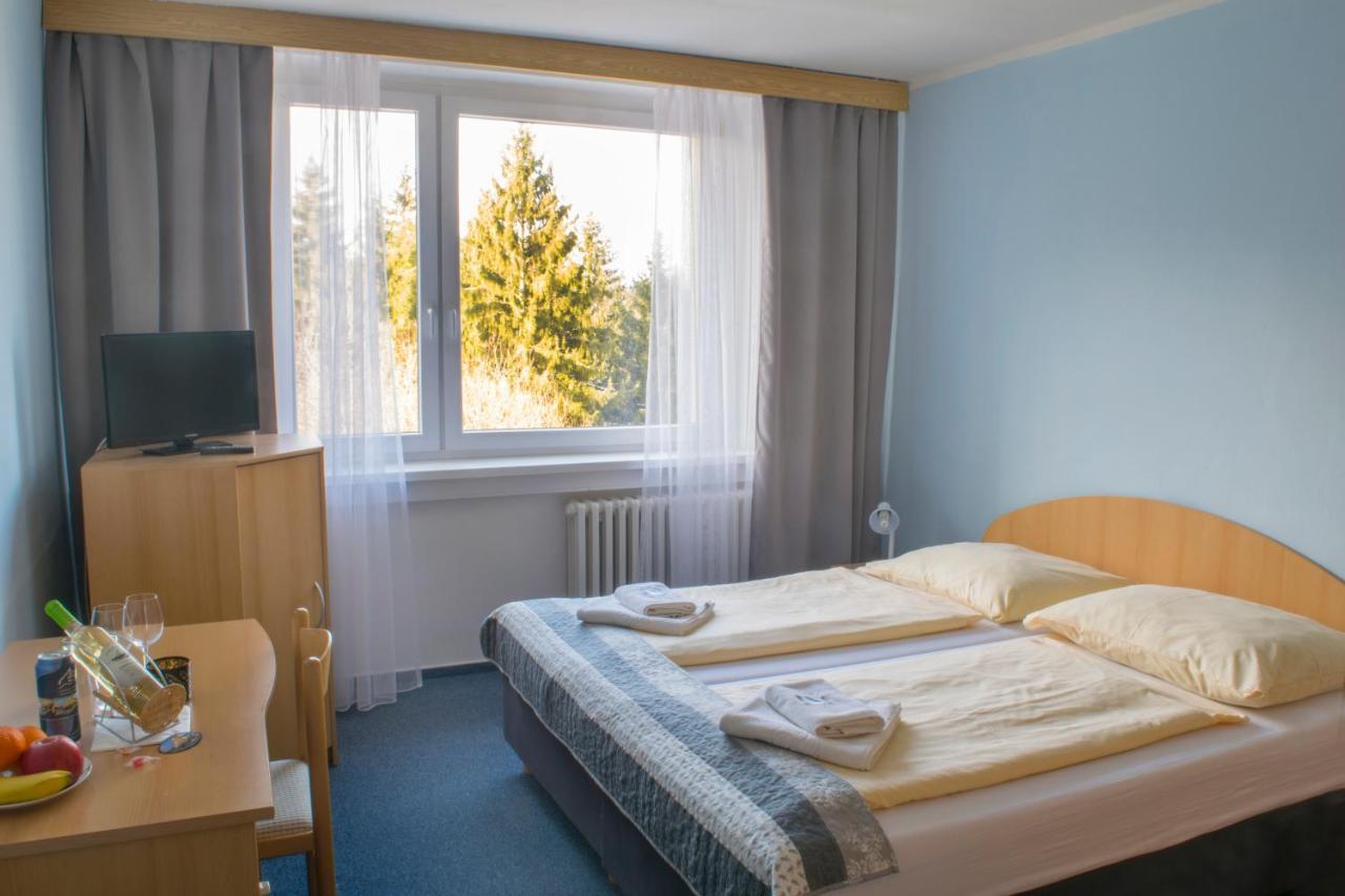 Horsky Hotel Jelenovska S Bazenem V Cene Valašské Klobouky エクステリア 写真